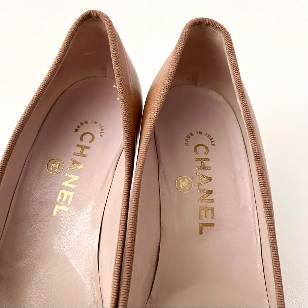 CHANEL | Vintage Beige & Black Leather Cap Toe Square Pumps Bow Logo EU 37.5